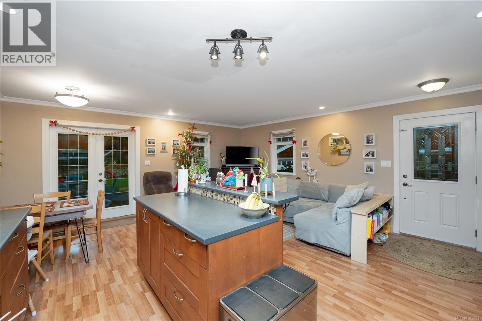 2229 ARBUTUS RD - 46