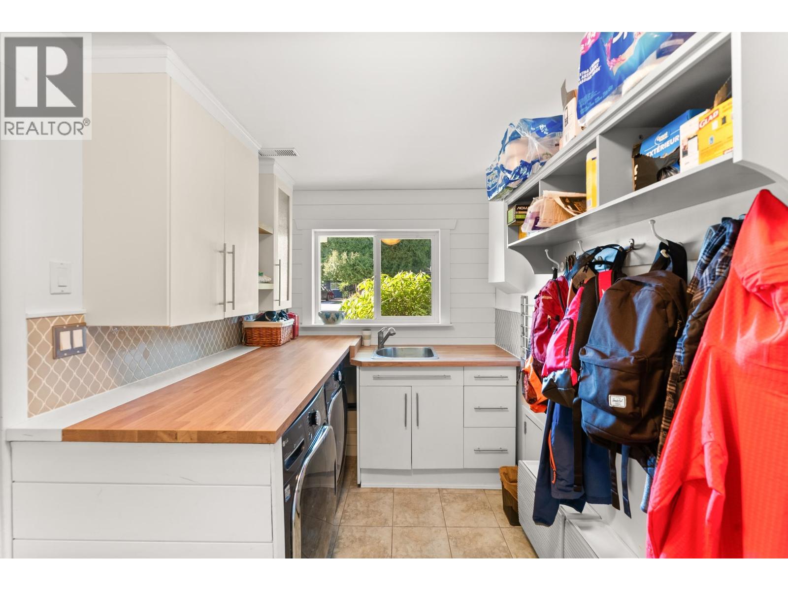 1664 58 Street, Delta