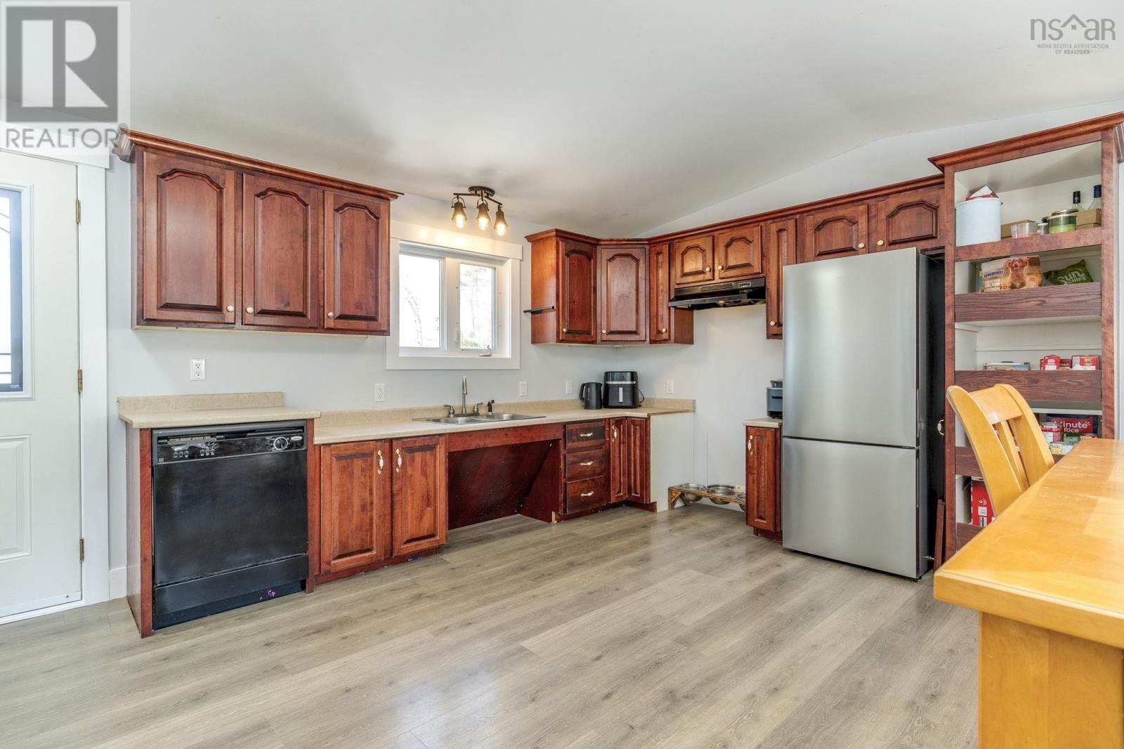 Property 9 of 37 of 4880 Highway 2