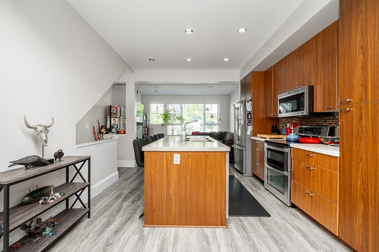 2 2450 161A STREET, Surrey