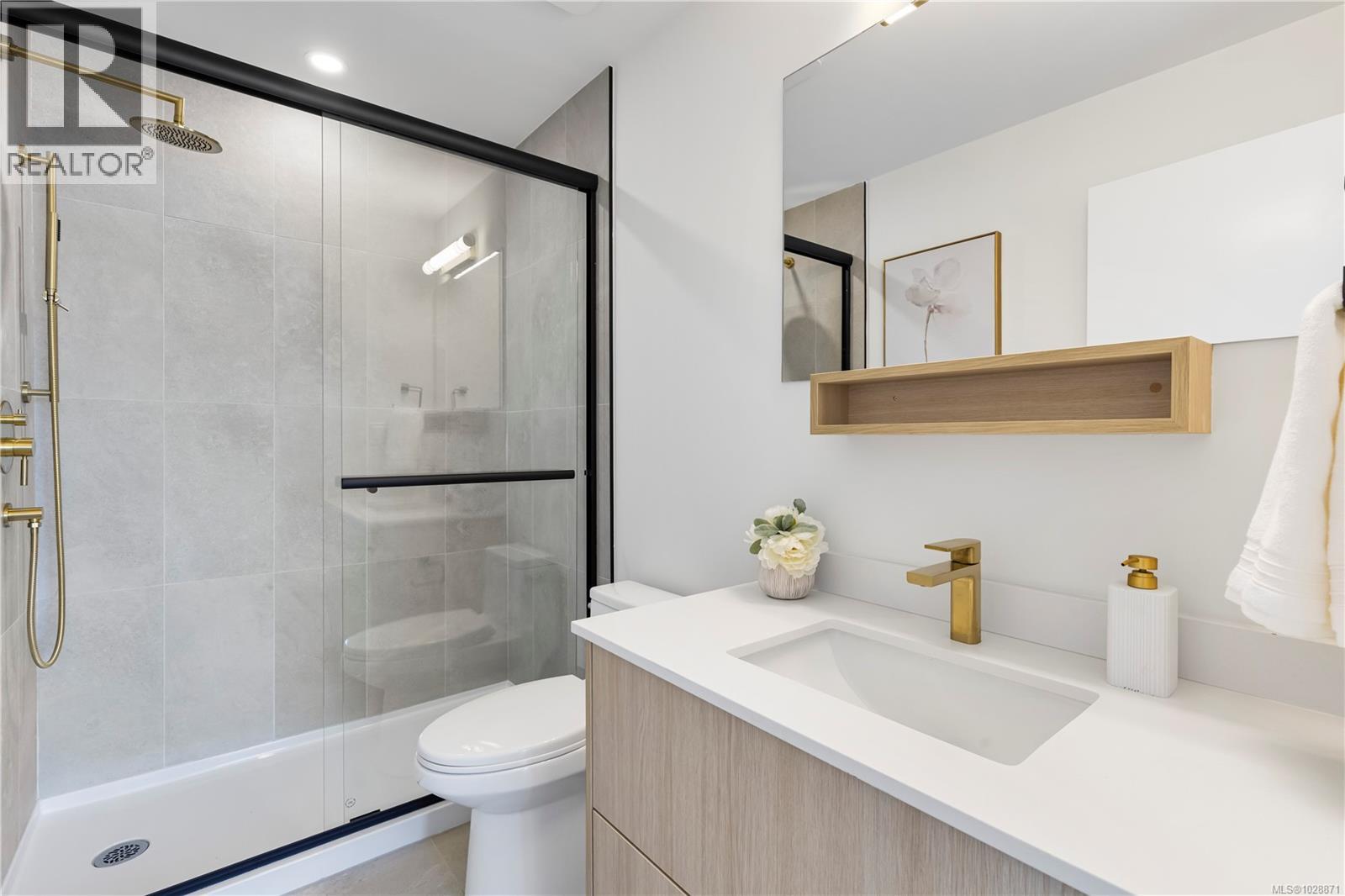 #104 2629 MILLSTREAM RD - 24