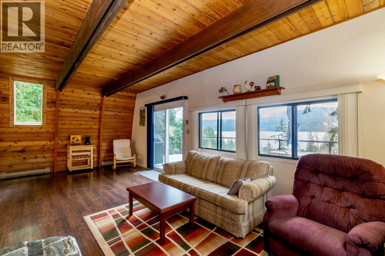 7547 Golden Spur Trail, Anglemont