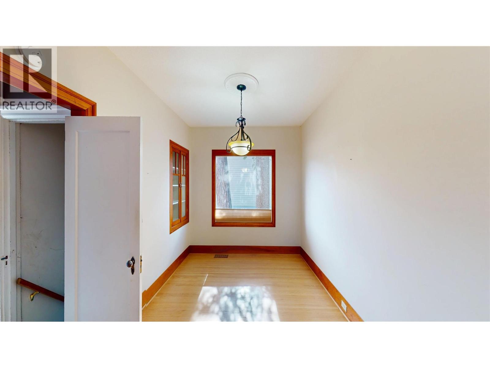 331 10th Avenue S, Cranbrook