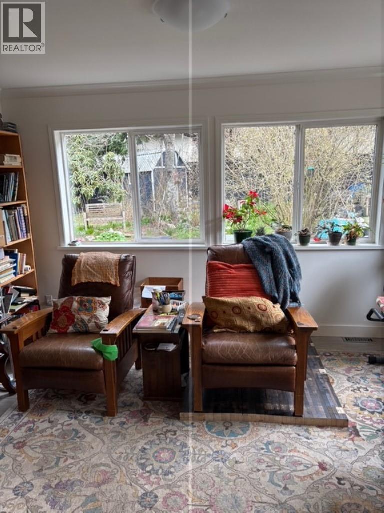 5702 MEDUSA STREET, Sechelt