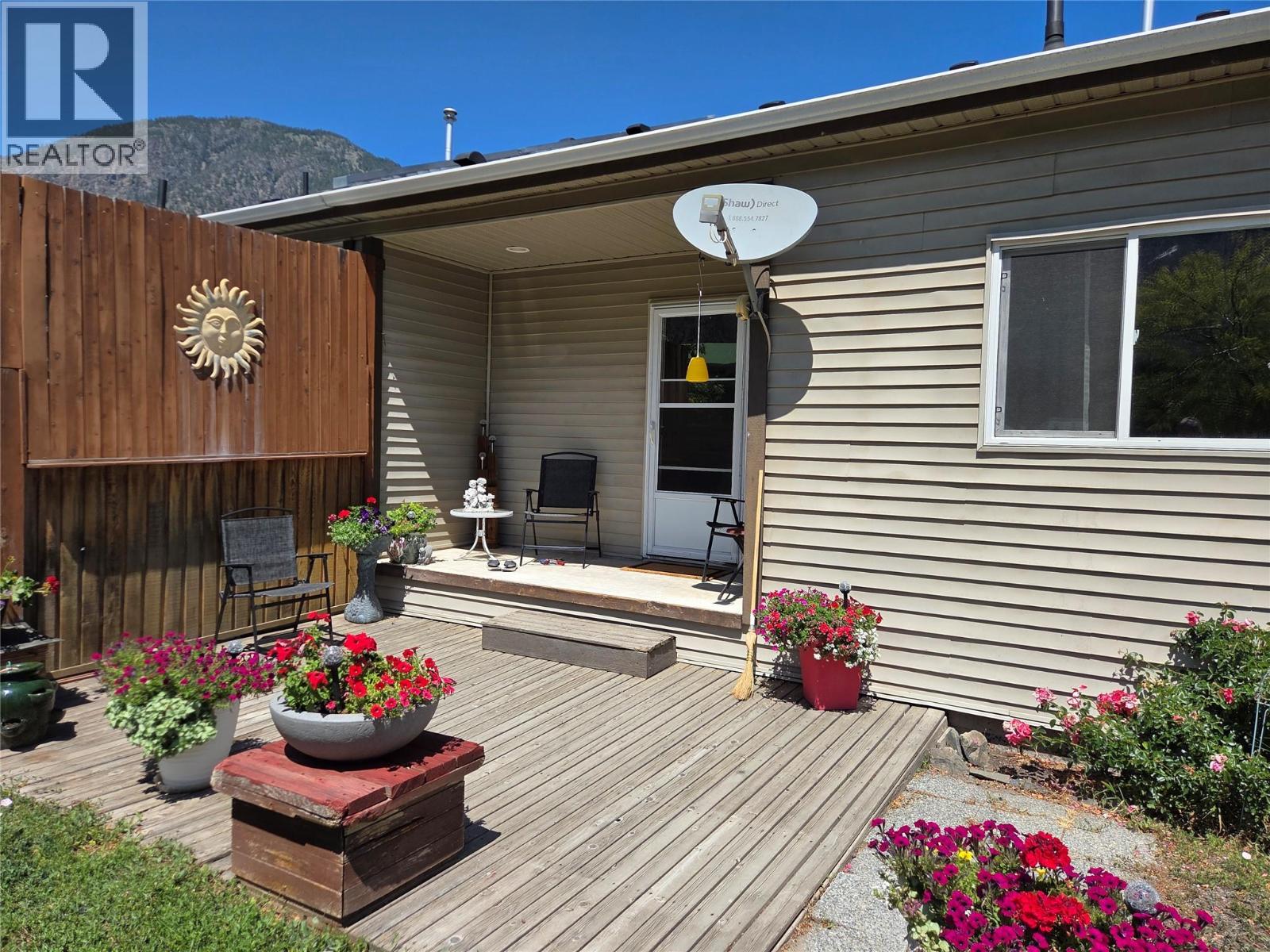 715 9th Avenue, Keremeos