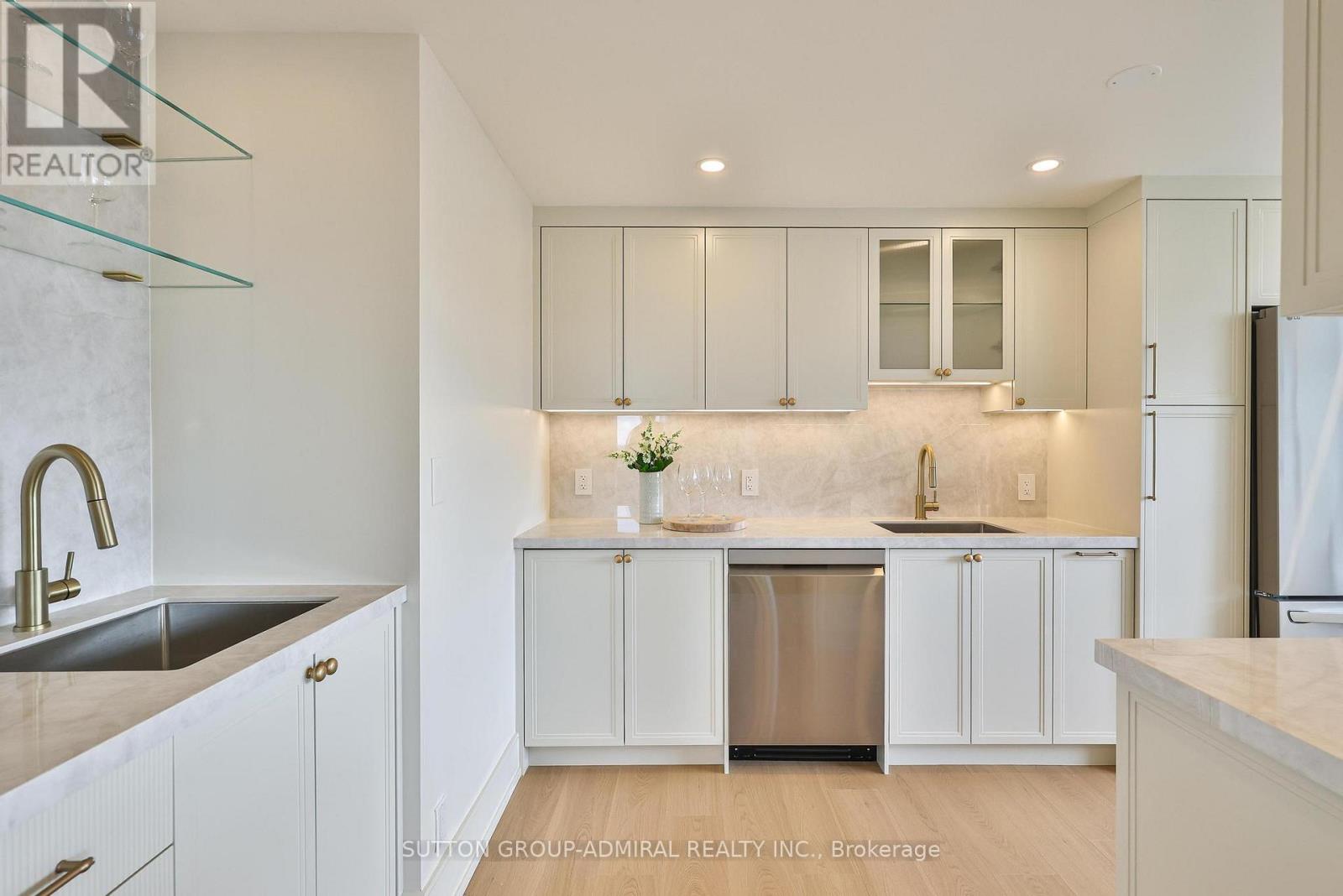 #1010 7420 BATHURST STREET - 13