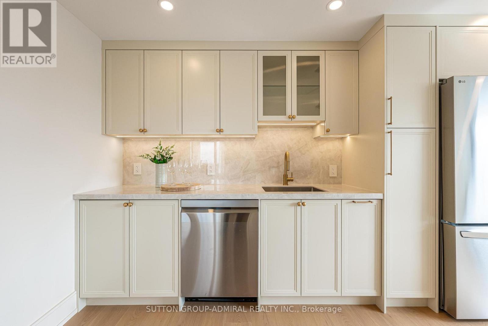 #1010 7420 BATHURST STREET - 15