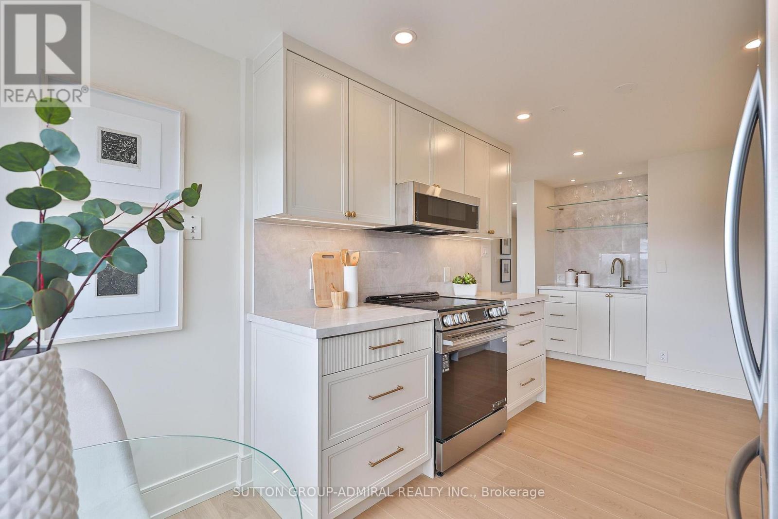 #1010 7420 BATHURST STREET - 20