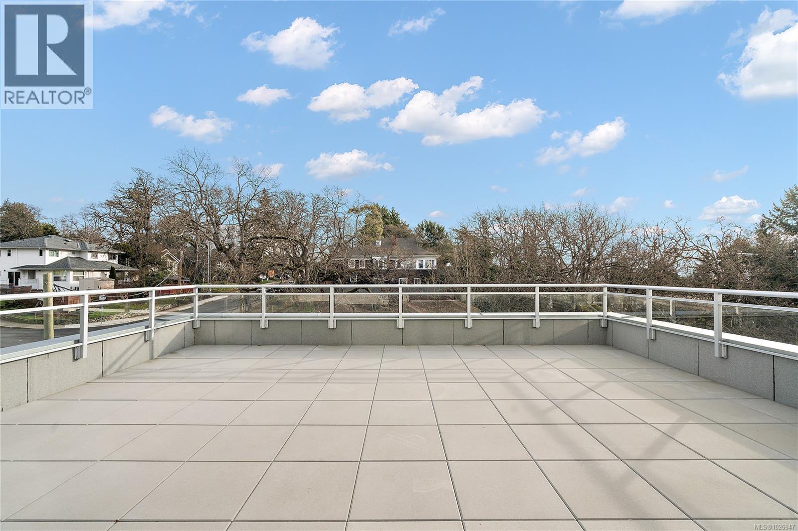 #307 1102 ESQUIMALT RD - Image 2