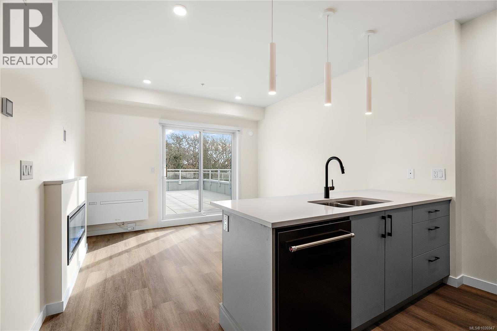 #307 1102 ESQUIMALT RD - 5