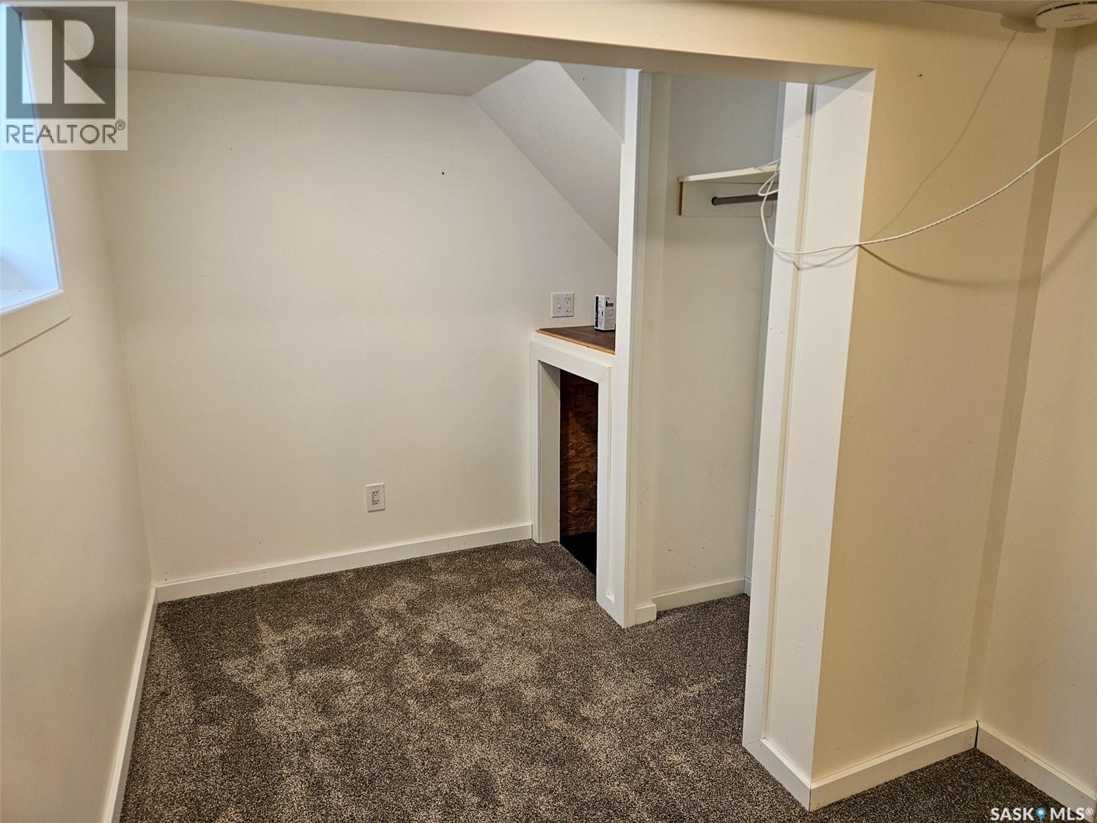 Single Family House Bungalow for Sale in  th AVENUE NE Swift Current 