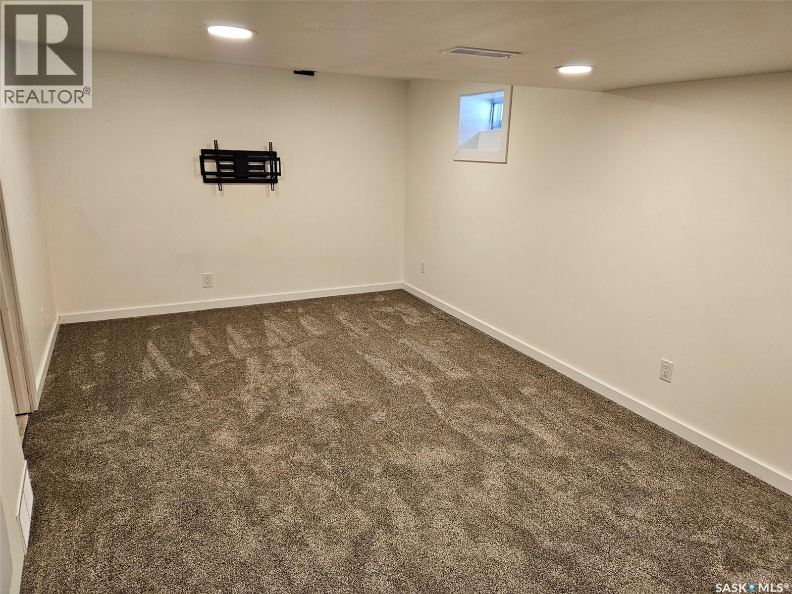 Single Family House Bungalow for Sale in  th AVENUE NE Swift Current 