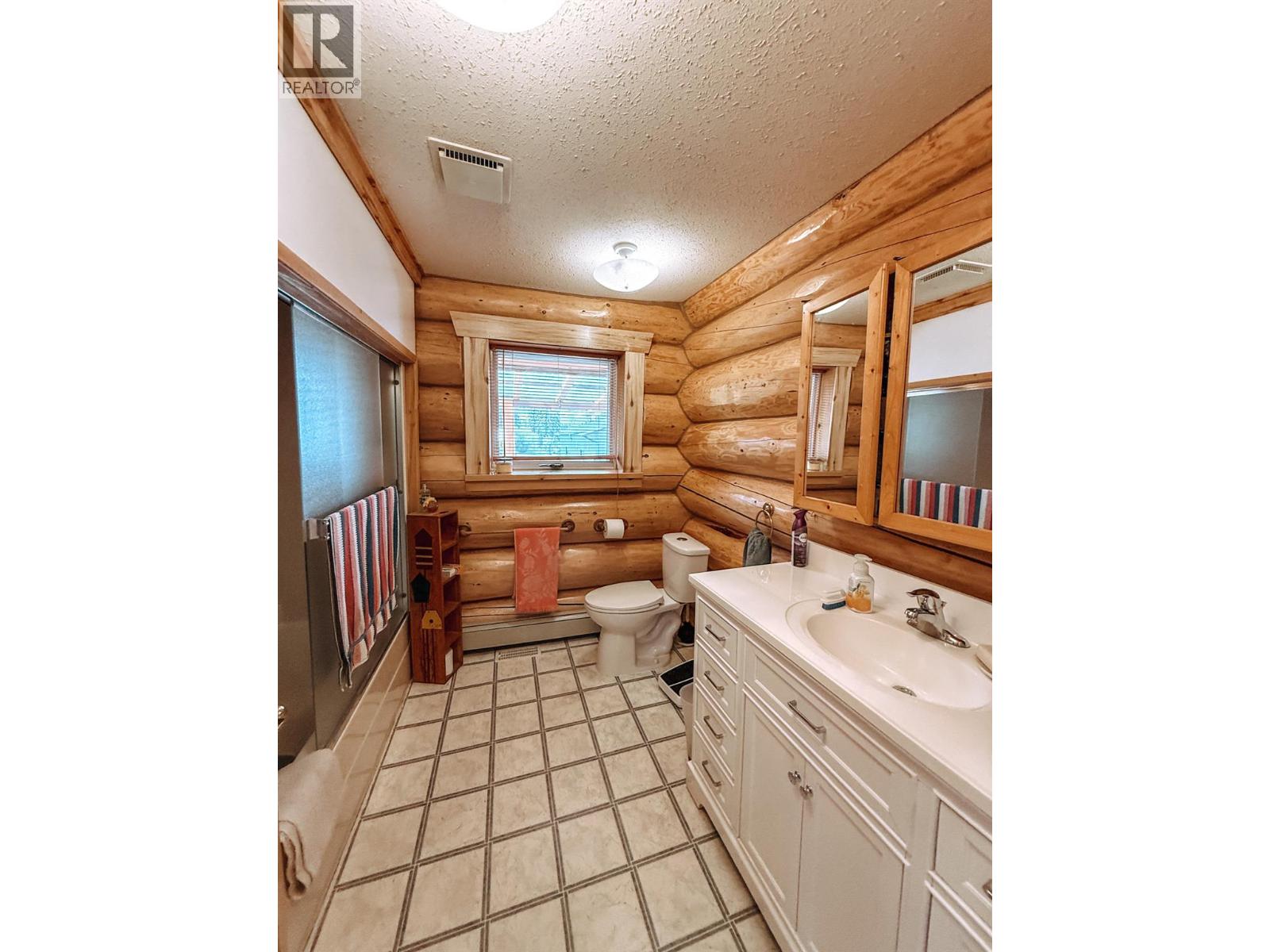 9736 97 Cariboo Highway, Clinton