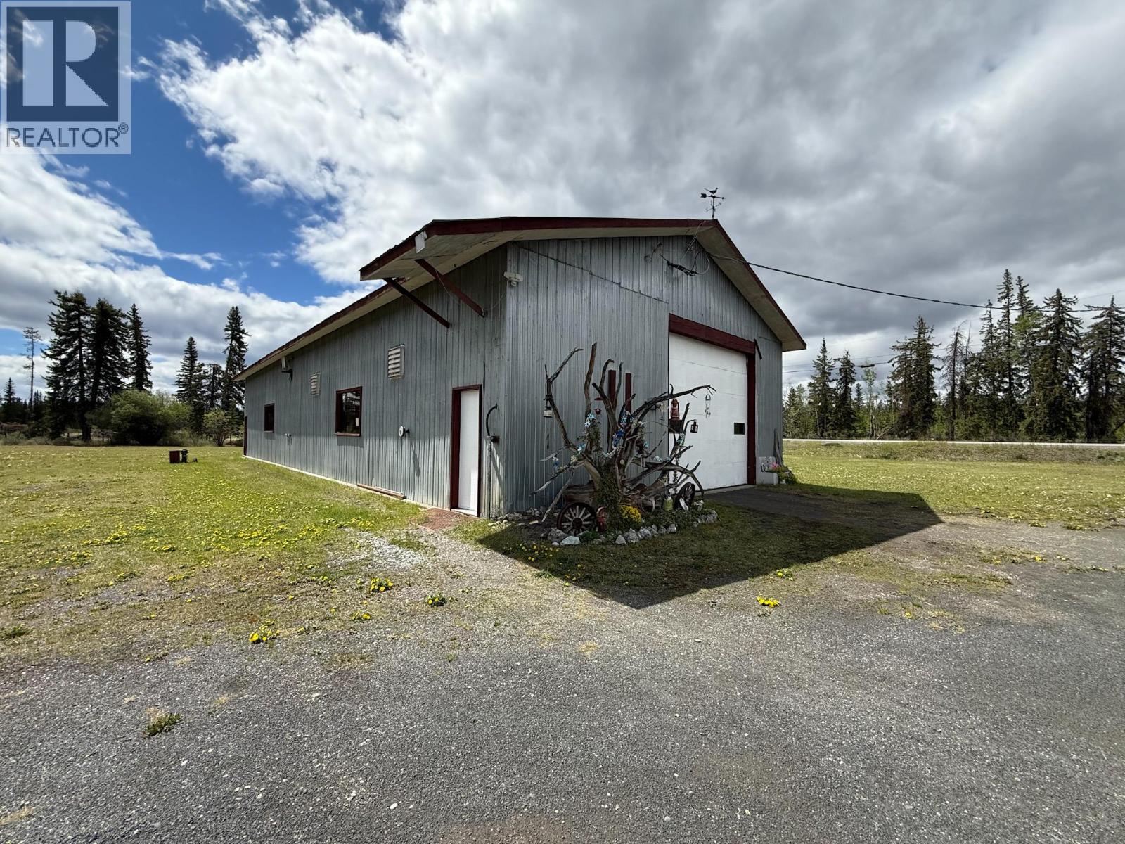 9736 97 Cariboo Highway, Clinton