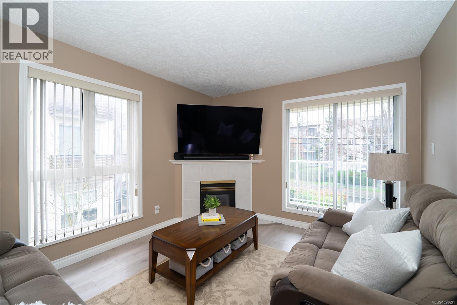 #301 331 BURNSIDE RD E - 4