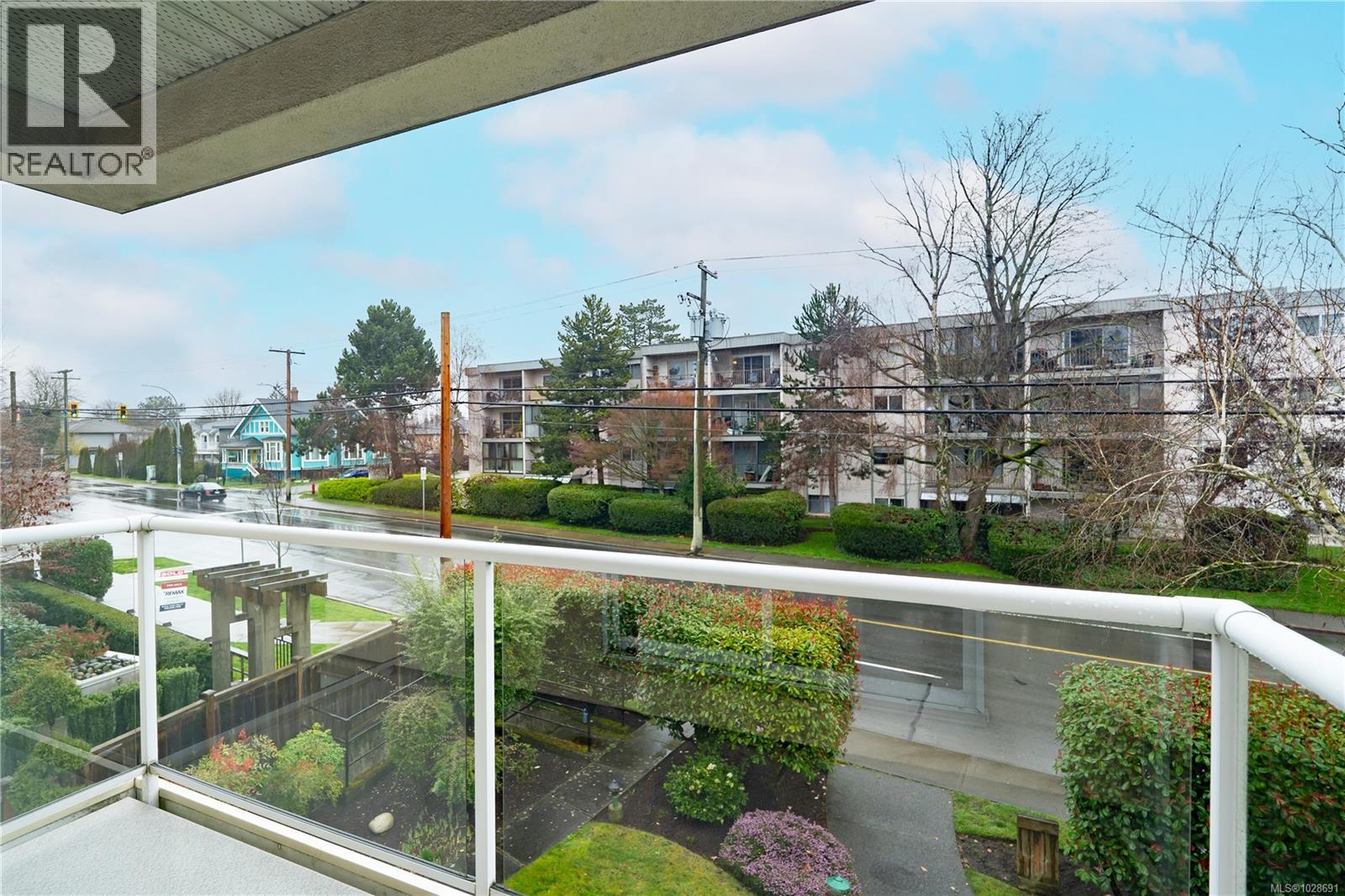 #301 331 BURNSIDE RD E - 6