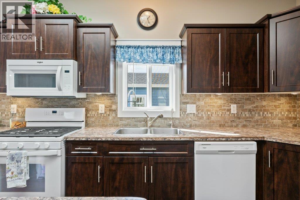 8300 Gallagher Lake Frontage Road Unit# 122, Oliver