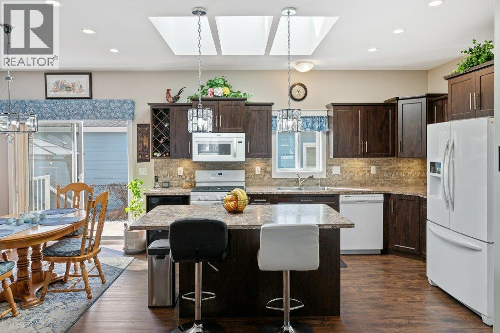 8300 Gallagher Lake Frontage Road Unit# 122, Oliver