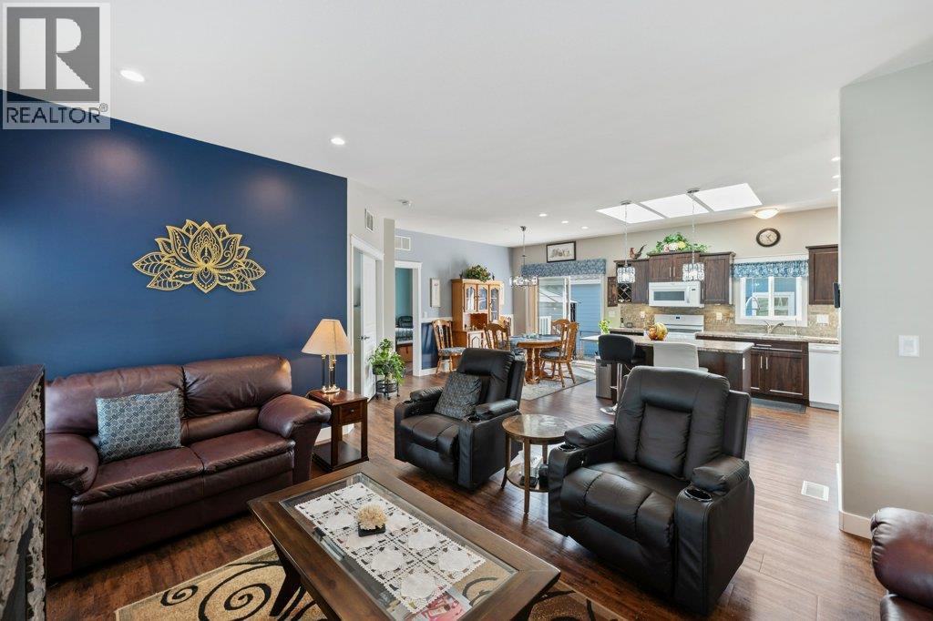 8300 Gallagher Lake Frontage Road Unit# 122, Oliver