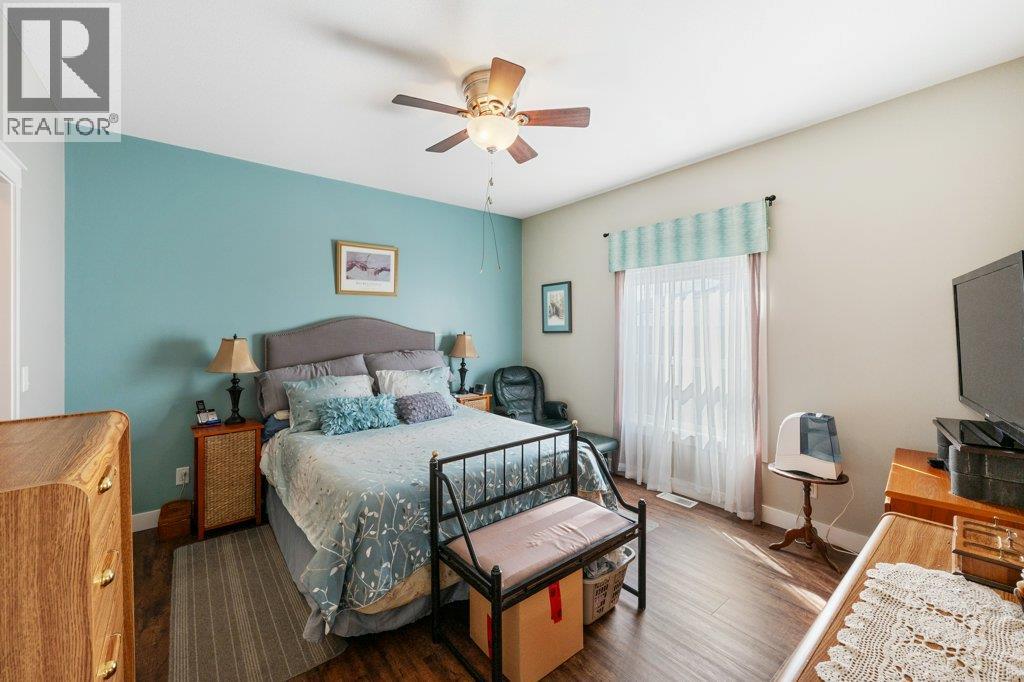 8300 Gallagher Lake Frontage Road Unit# 122, Oliver