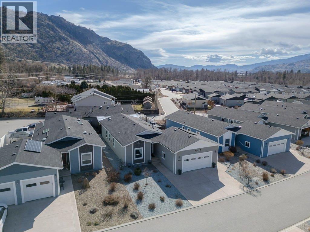 8300 Gallagher Lake Frontage Road Unit# 122, Oliver