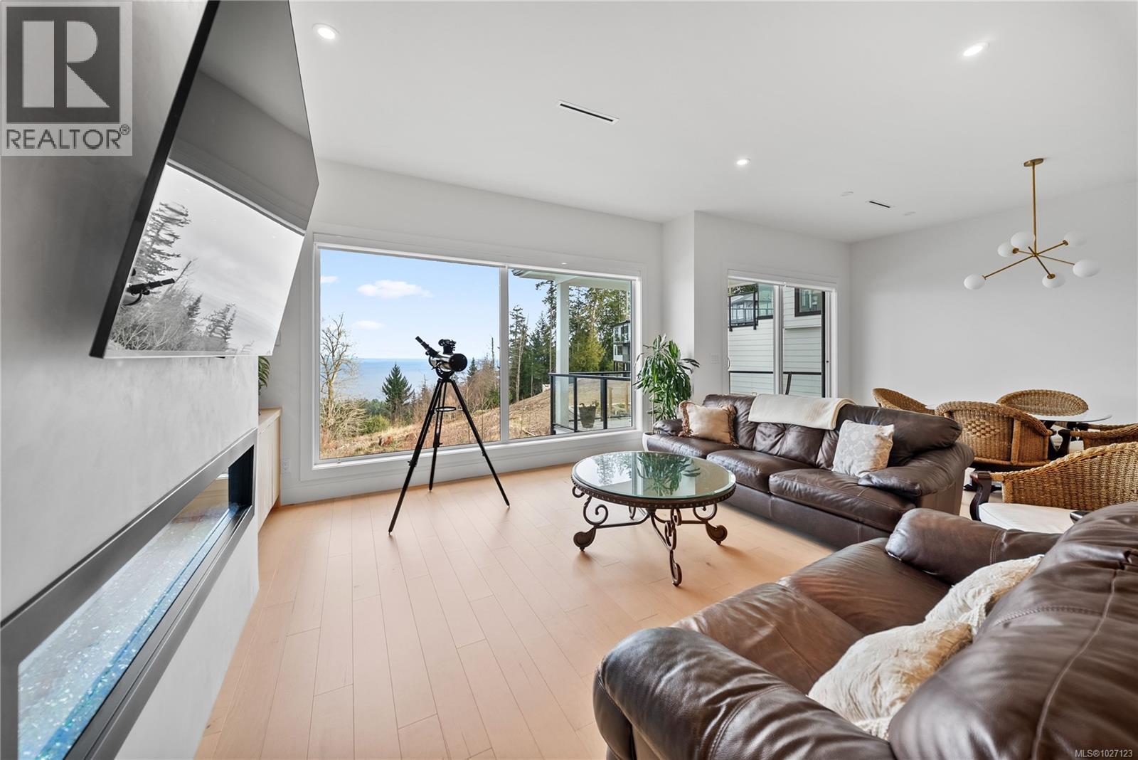 4646 Ambience Dr - 18