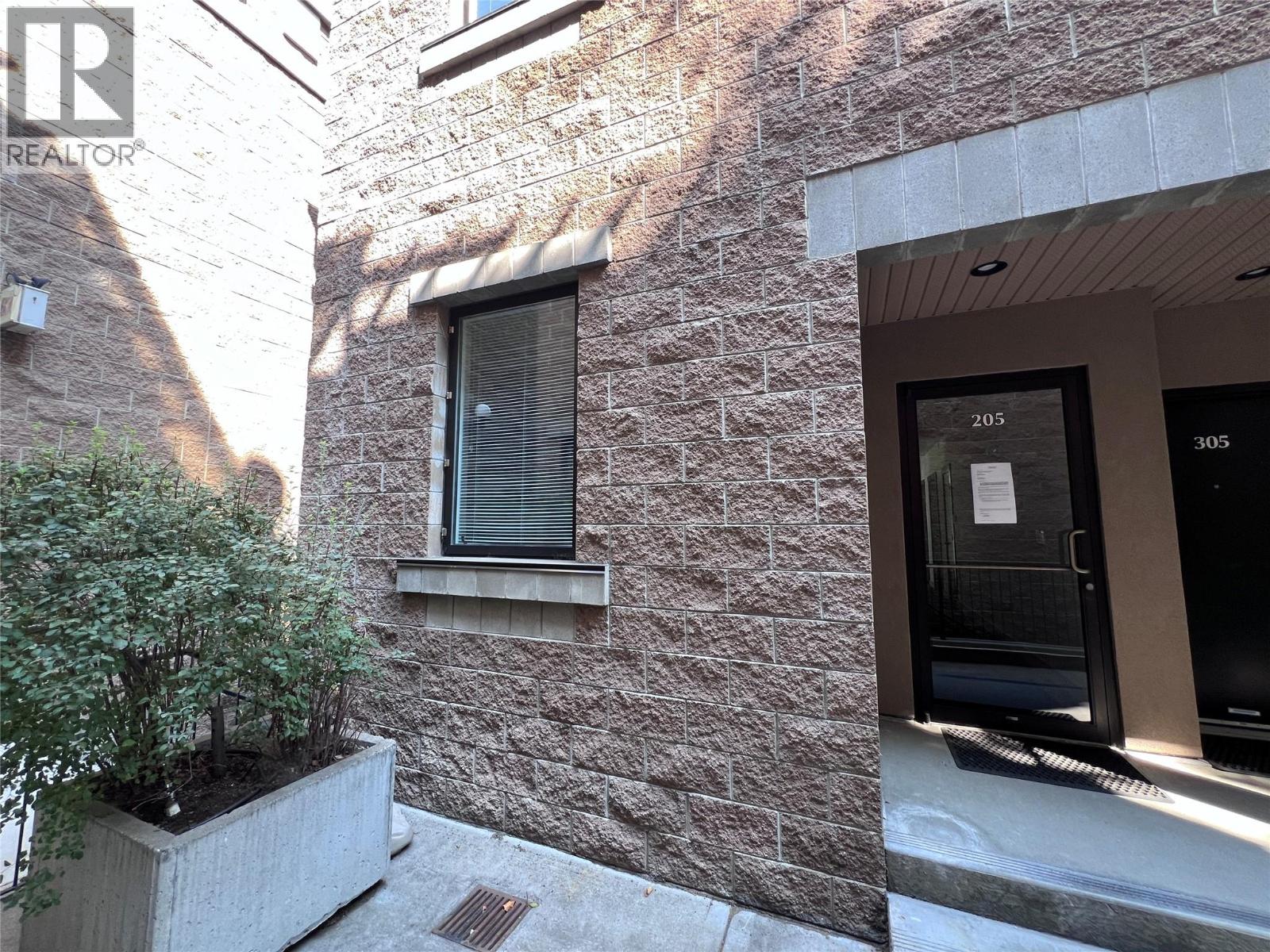 205 1180 Sunset Drive, Kelowna