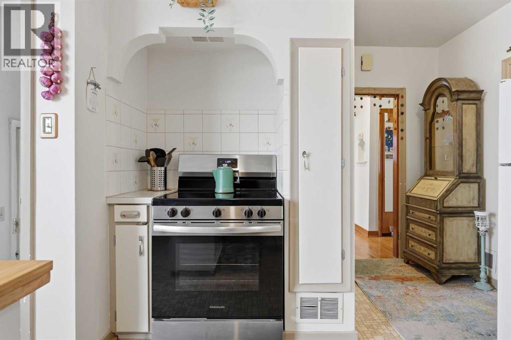 Single Family House Bungalow for Sale in   Avenue NE Renfrew Calgary 