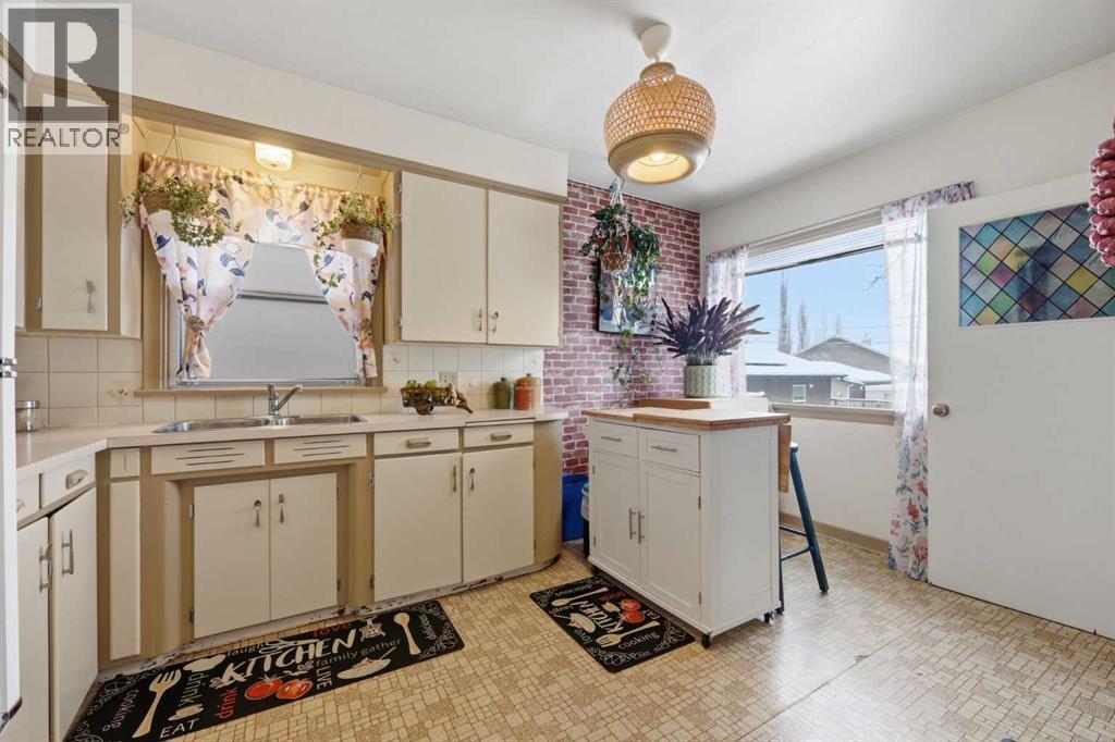 Single Family House Bungalow for Sale in   Avenue NE Renfrew Calgary 