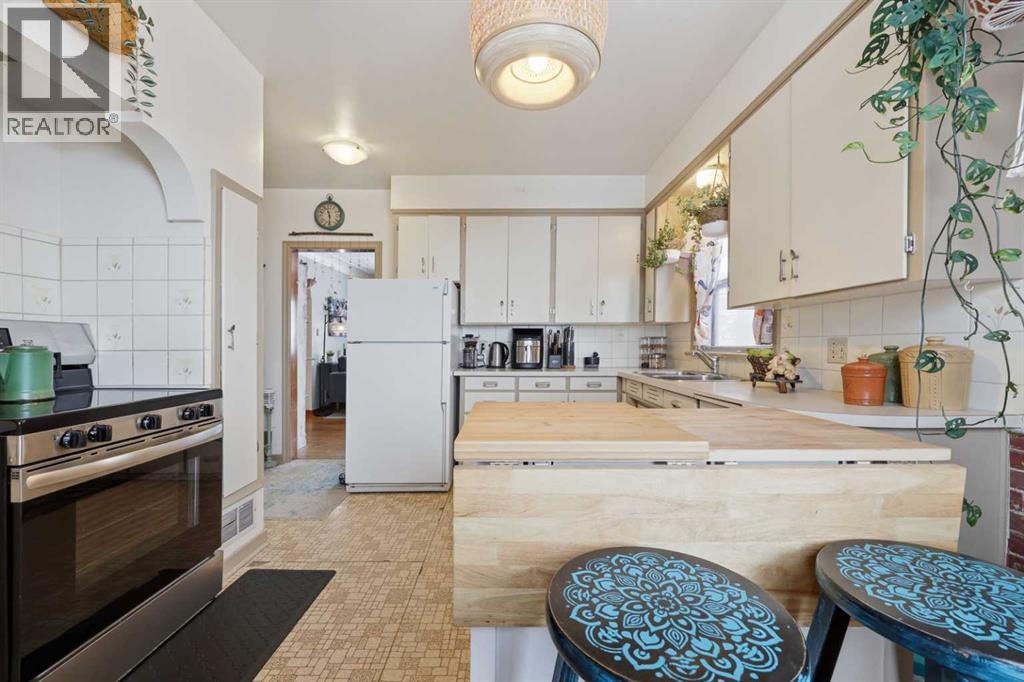 Single Family House Bungalow for Sale in   Avenue NE Renfrew Calgary 