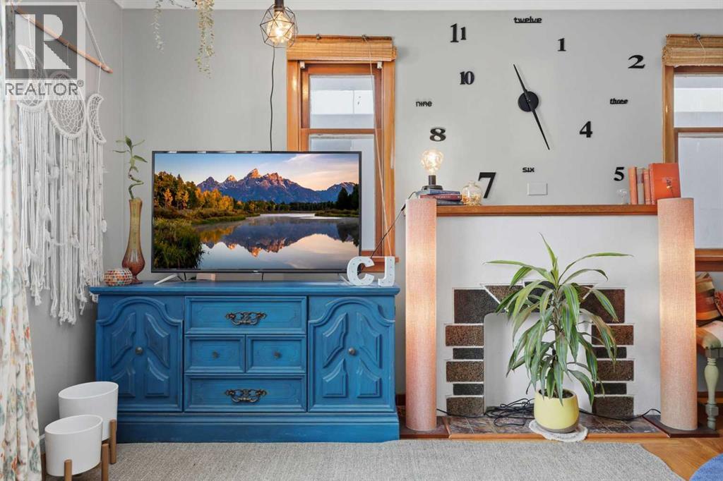 Single Family House Bungalow for Sale in   Avenue NE Renfrew Calgary 