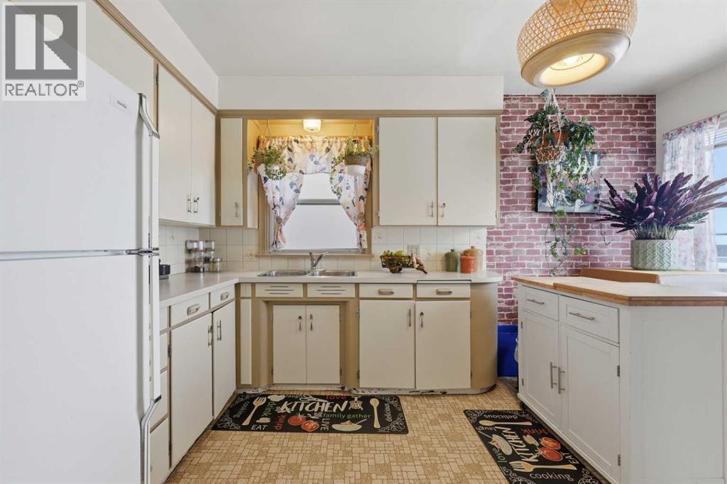 Single Family House Bungalow for Sale in   Avenue NE Renfrew Calgary 