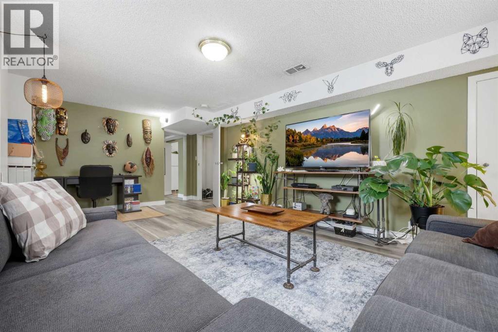 Single Family House Bungalow for Sale in   Avenue NE Renfrew Calgary 