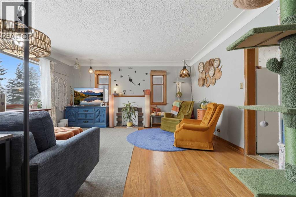 Single Family House Bungalow for Sale in   Avenue NE Renfrew Calgary 