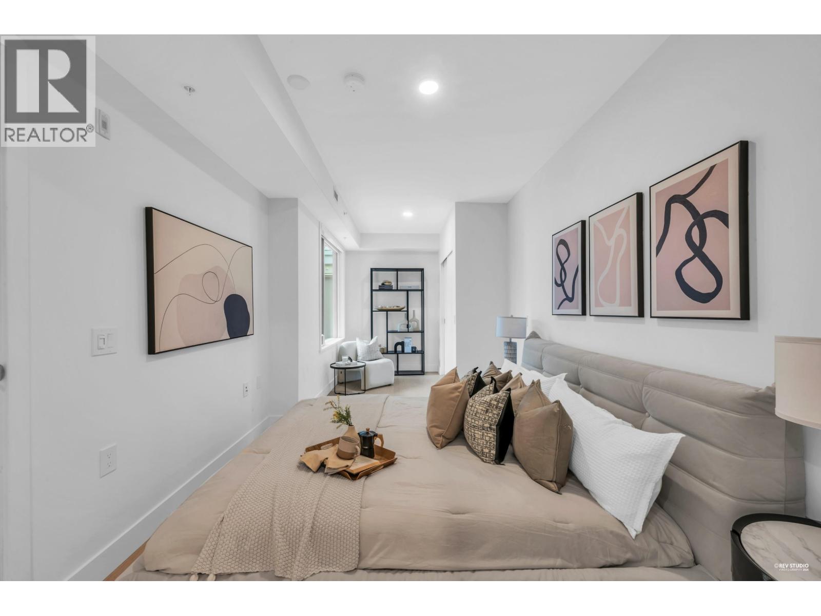 301 1331 MARINE DRIVE, West Vancouver