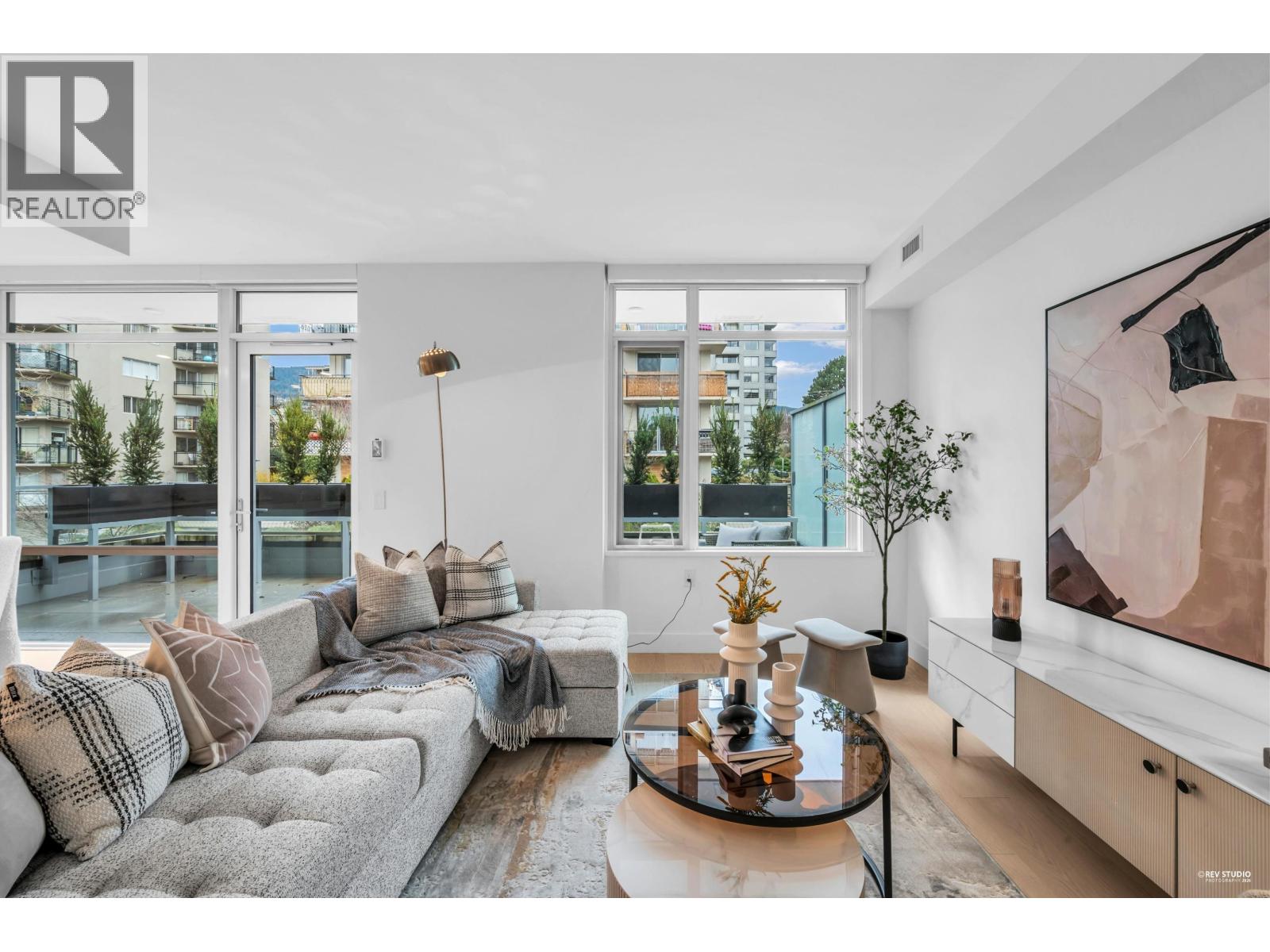 301 1331 MARINE DRIVE, West Vancouver