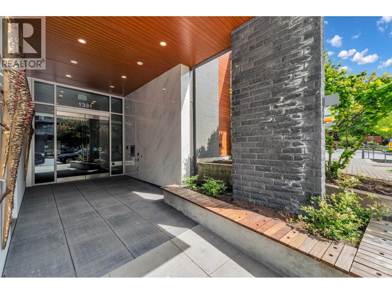 301 1331 MARINE DRIVE, West Vancouver