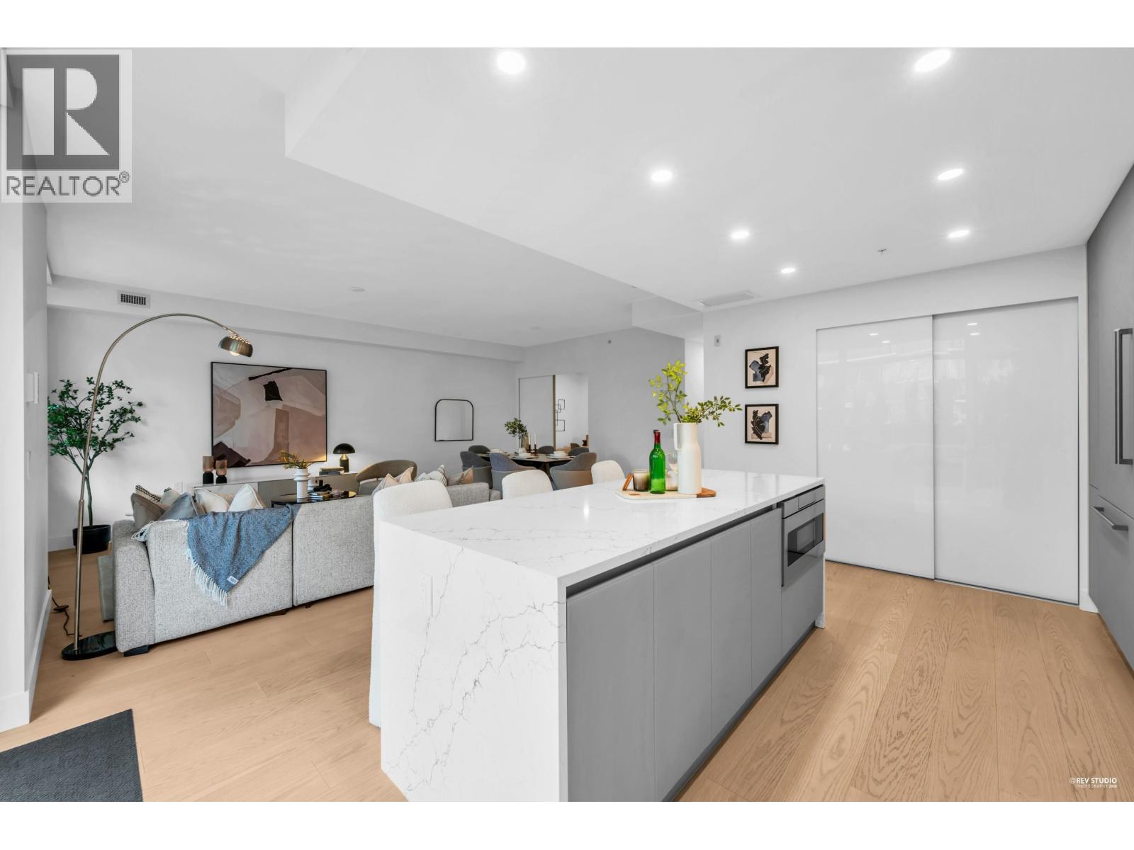 301 1331 MARINE DRIVE, West Vancouver