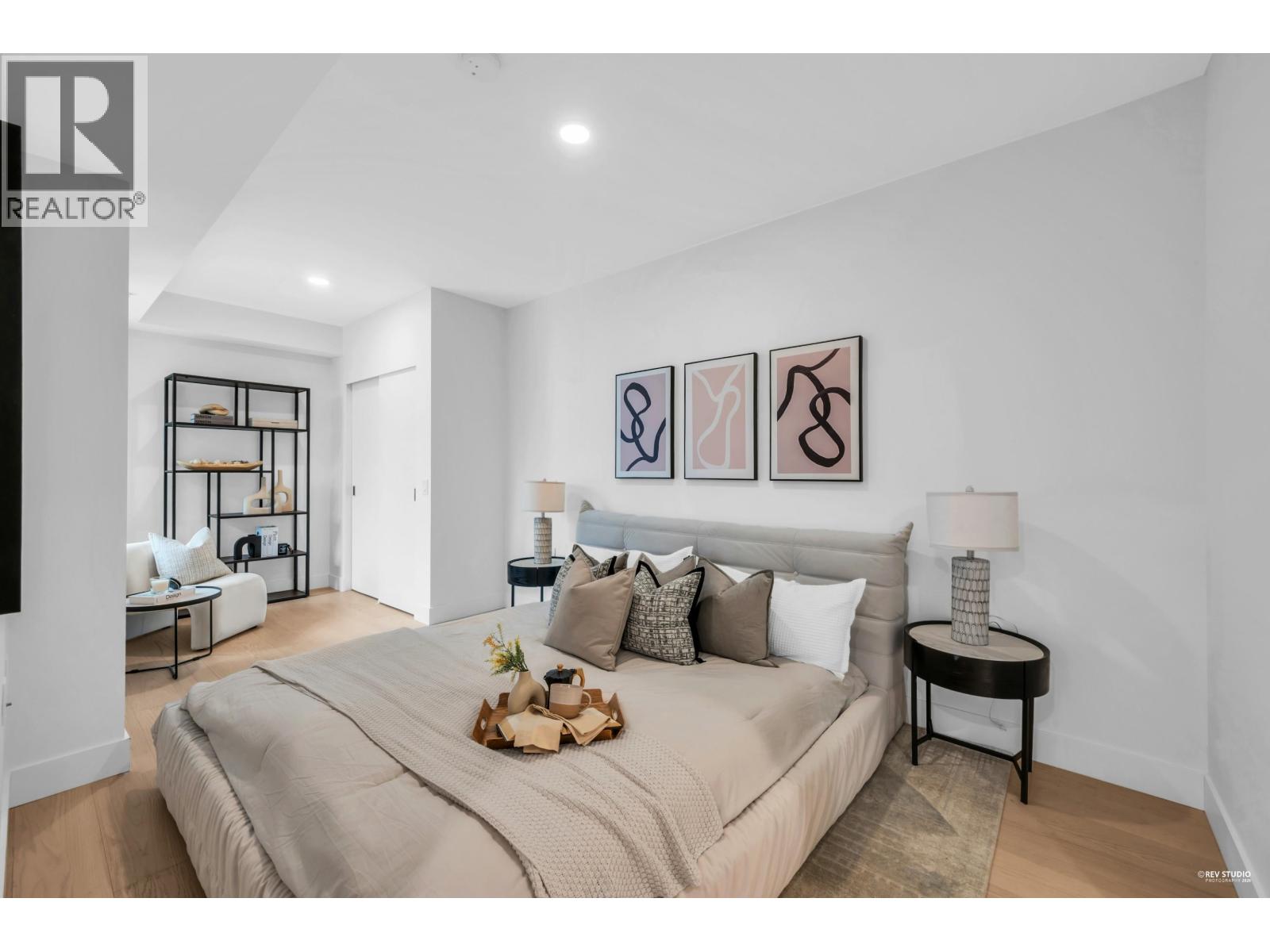 301 1331 MARINE DRIVE, West Vancouver