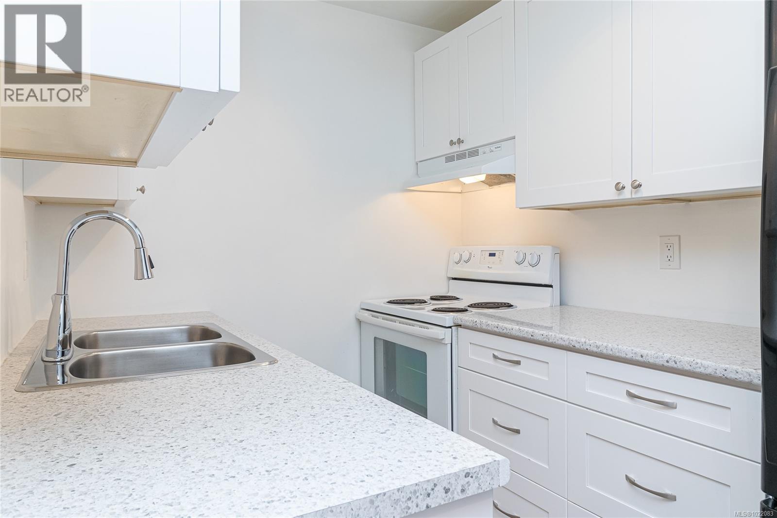 #314 1655 BEGBIE ST - 16