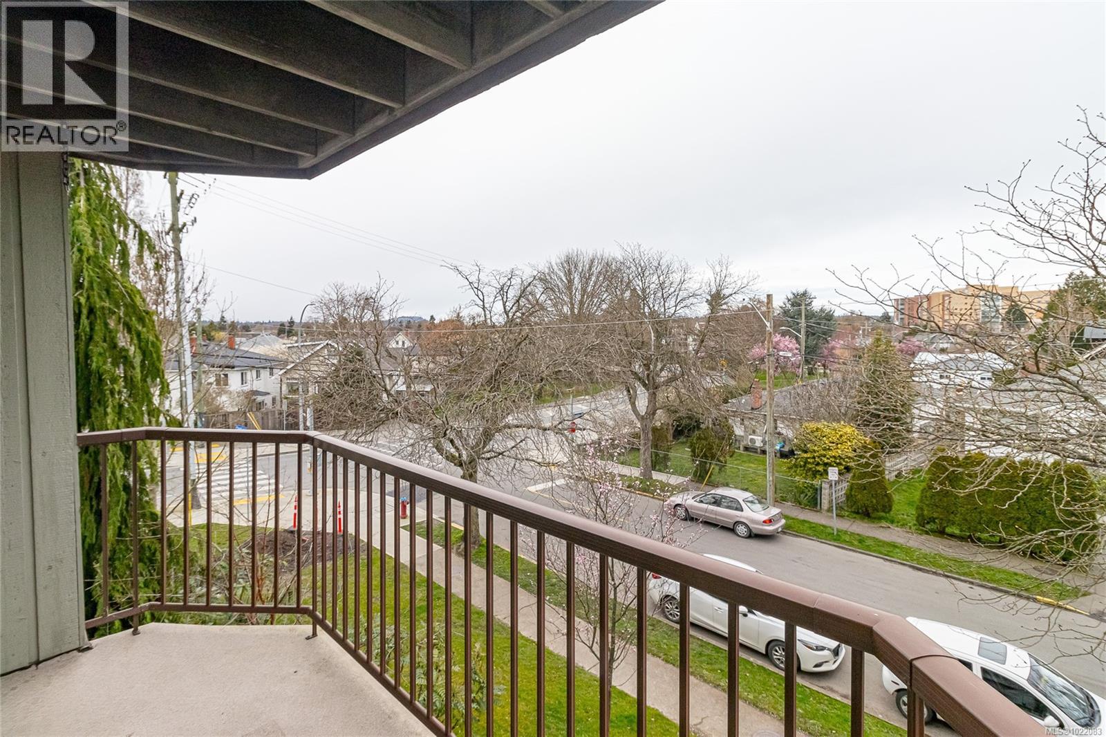 #314 1655 BEGBIE ST - 25