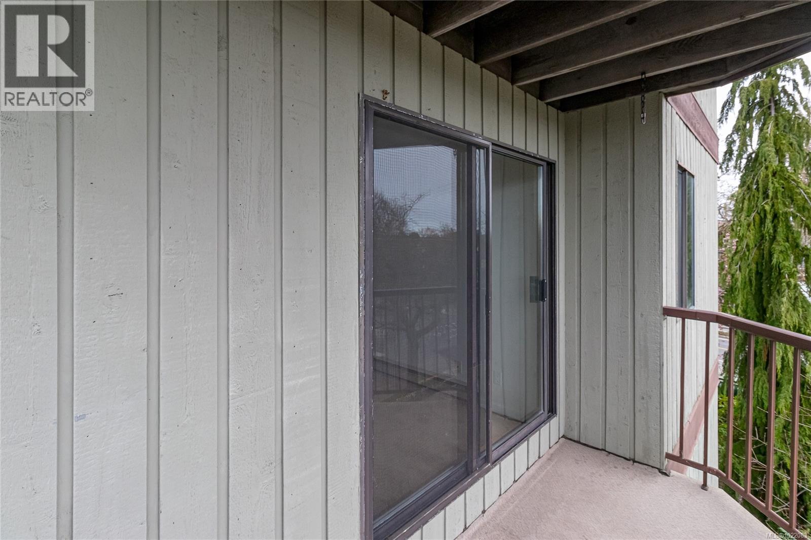 #314 1655 BEGBIE ST - 26