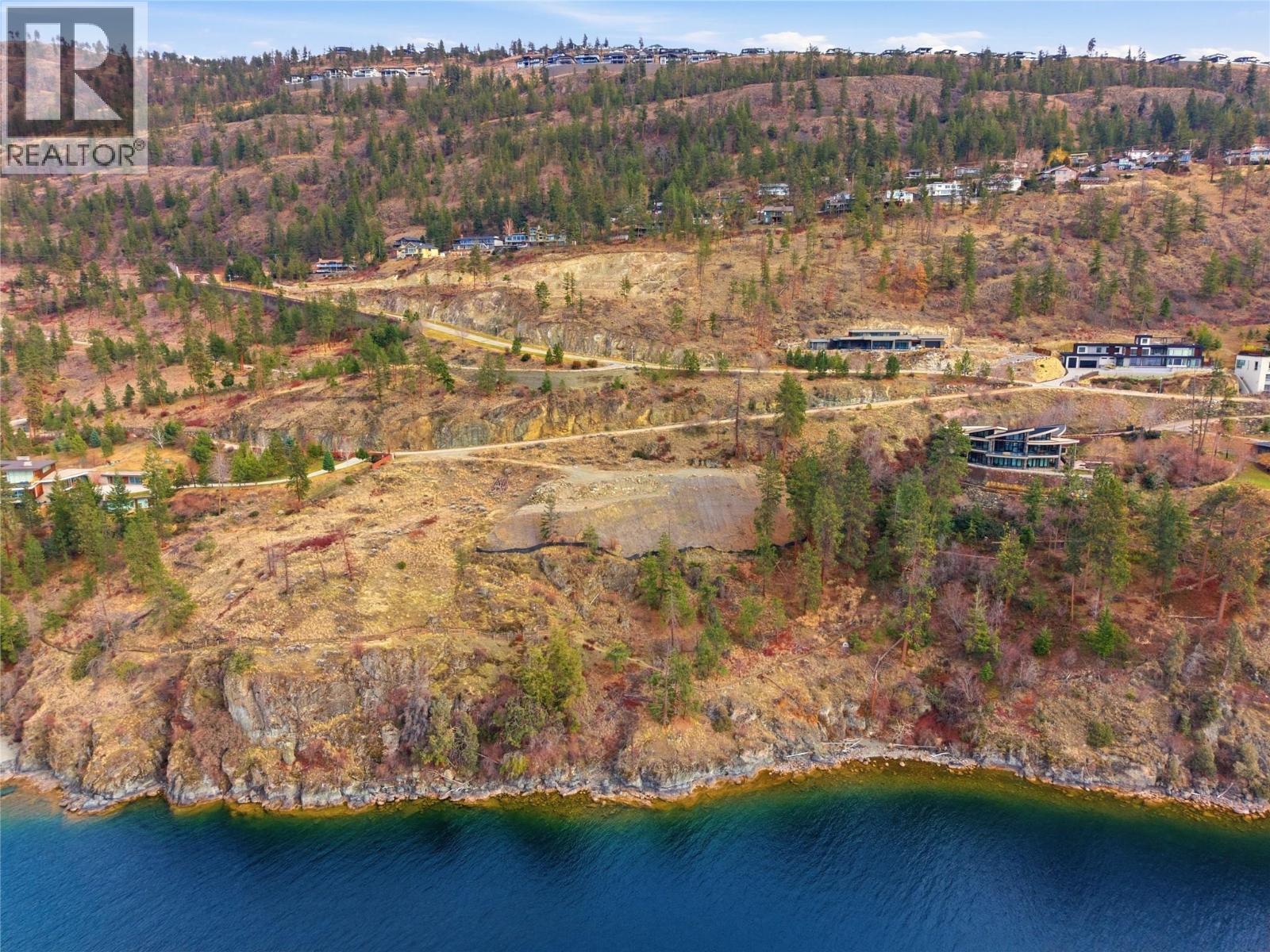 8 180 Sheerwater Court, Kelowna