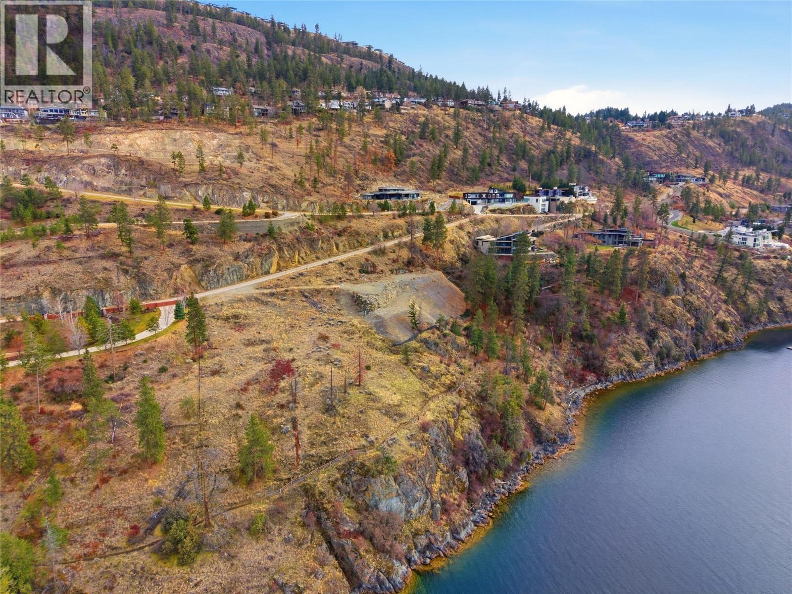 8 180 Sheerwater Court, Kelowna