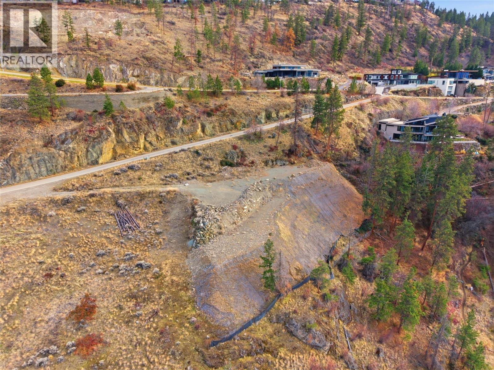 8 180 Sheerwater Court, Kelowna