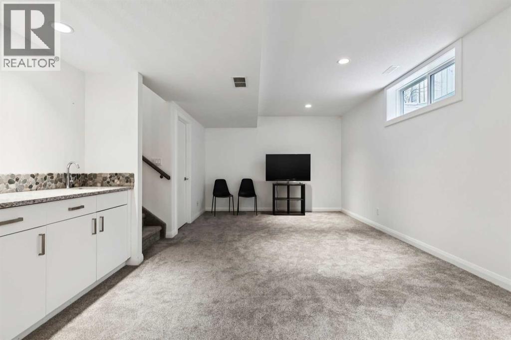 Single Family House for Sale in    Avenue NW West Hillhurst Calgary 