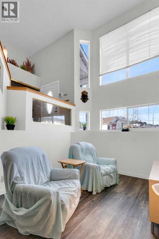 Single Family House Bi-level for Sale in  Laguna Way NE Monterey Park Calgary 