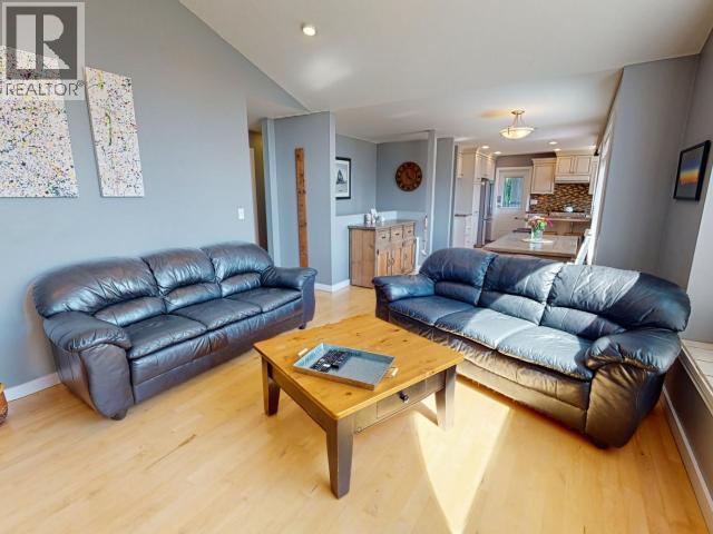 8206 CENTENNIAL DRIVE, Powell River