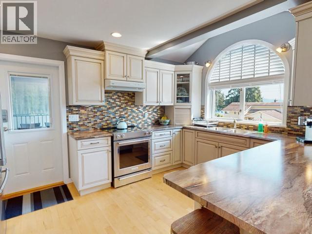 8206 CENTENNIAL DRIVE, Powell River