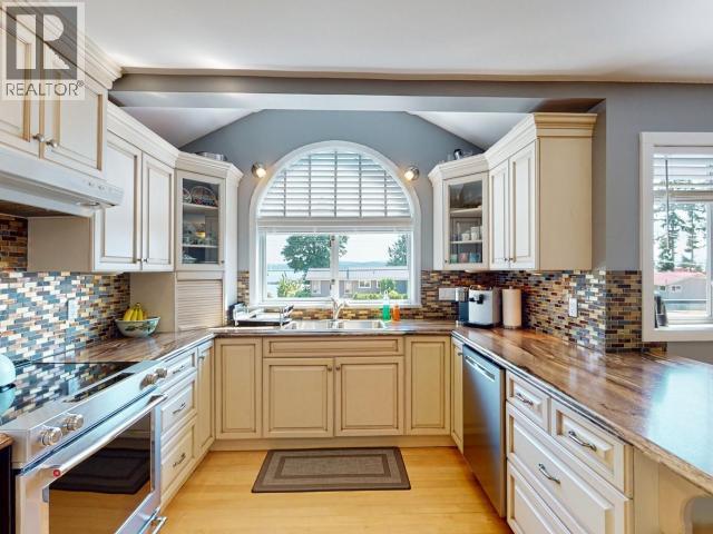 8206 CENTENNIAL DRIVE, Powell River